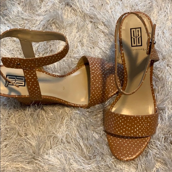 Shoe - Picture 2 of 2